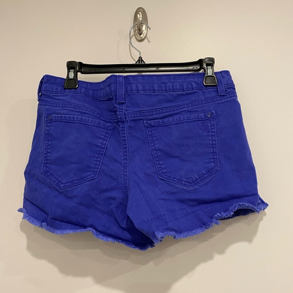 •2/$20• Blue Jessica Simpson Low-Rise Cutoff Shorts - Size 30 - Picture 3 of 3
